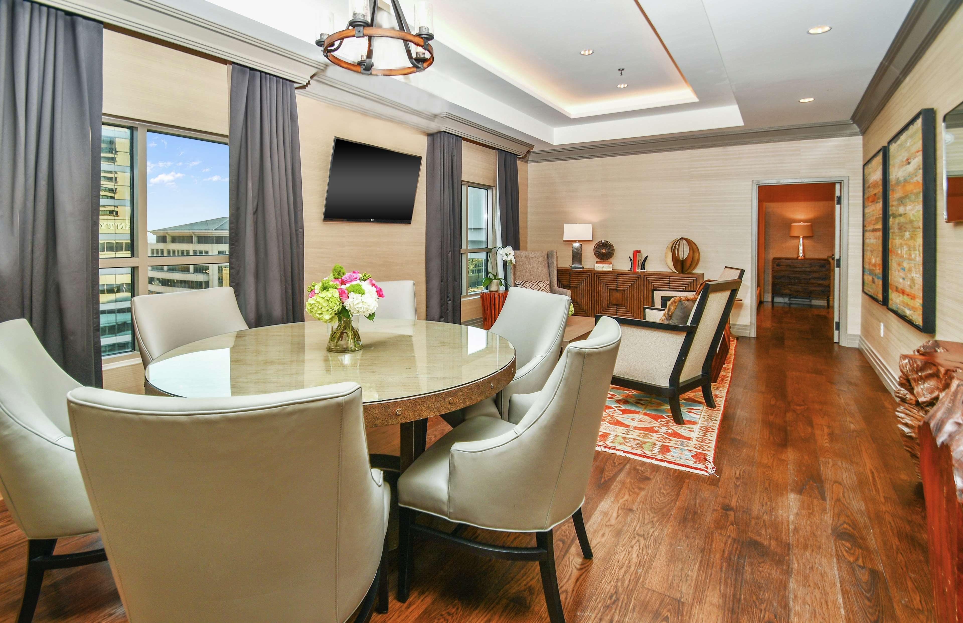 Hilton Dallas-Park Cities Экстерьер фото