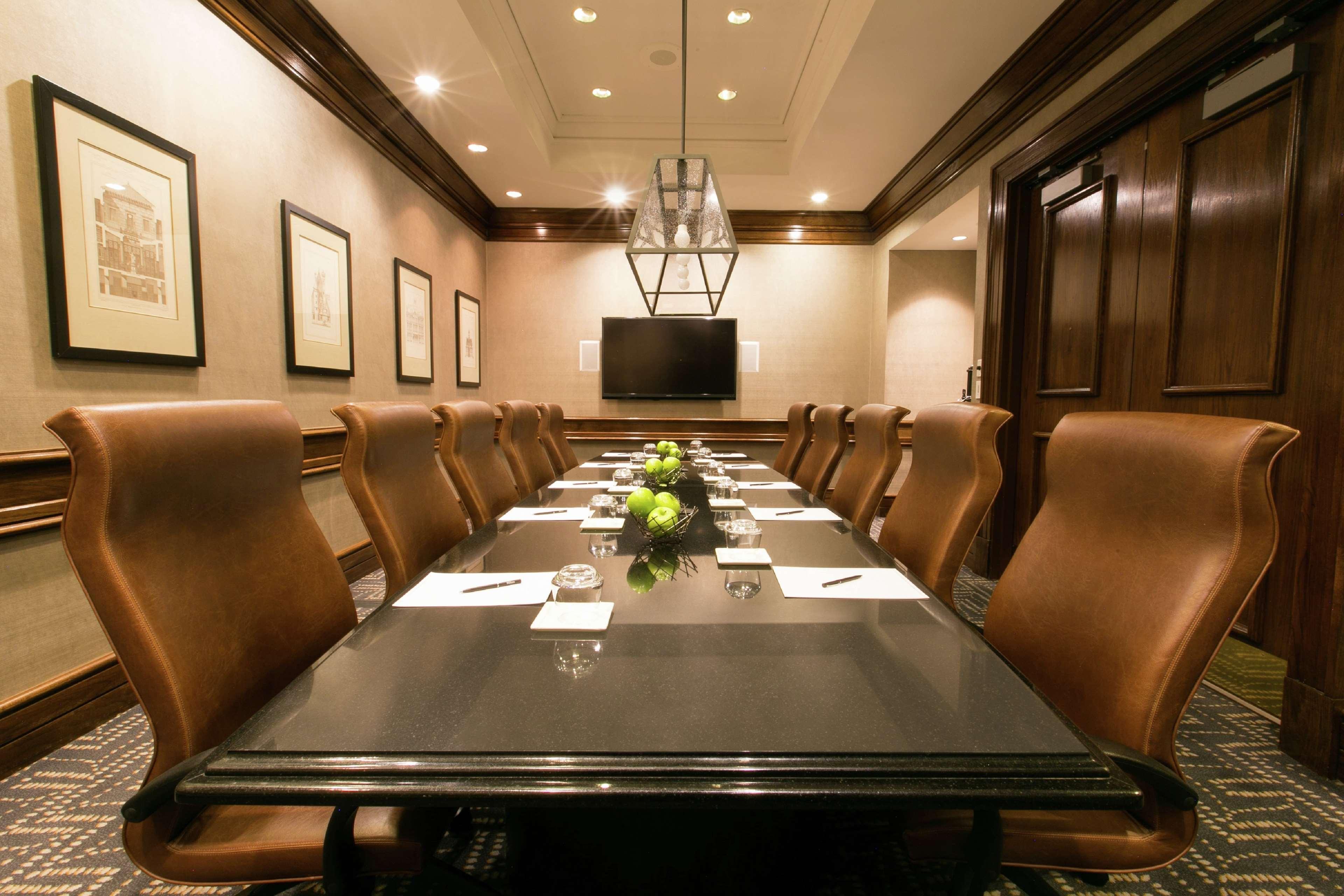 Hilton Dallas-Park Cities Экстерьер фото