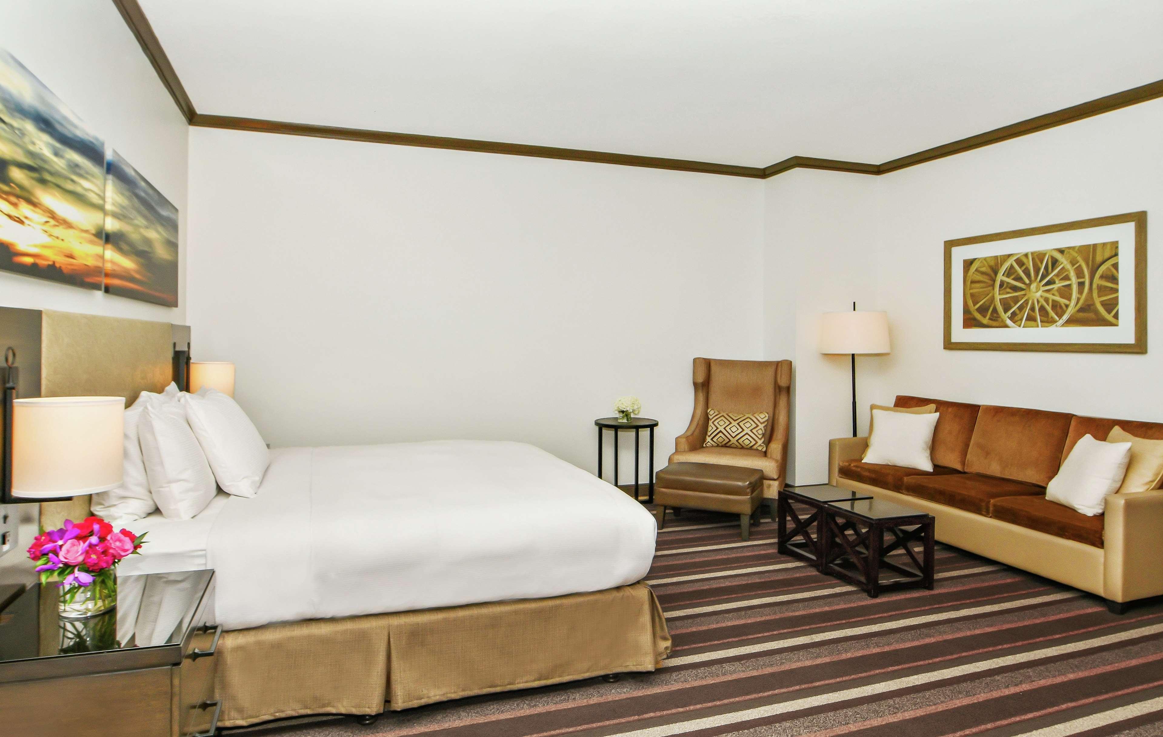 Hilton Dallas-Park Cities Экстерьер фото