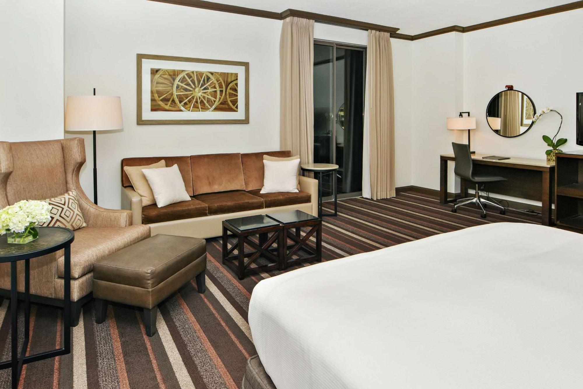 Hilton Dallas-Park Cities Экстерьер фото